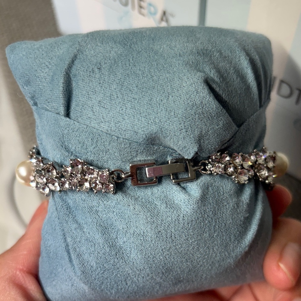 David Tutera Pearl and rhinestone Earrings and Bracelet Set - Picture 3 of 5